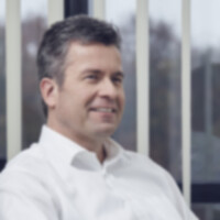 Masterflex Group: Dr. Andreas Bastin sitzt am Schreibtisch