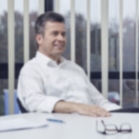 Masterflex Group: Dr. Andreas Bastin sitzt am Schreibtisch