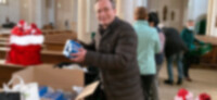 The managing director of the Gelsenkirchener Tafel is happy about the Santa Claus donation 